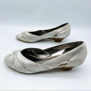 NEW Steve Madden Silver Glitter Flats - Size 5.5M